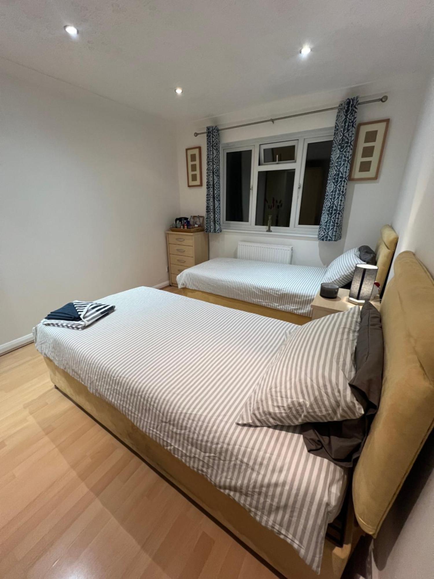 Double Room At The Bungalow With Shared Shower Room 凯特林 外观 照片