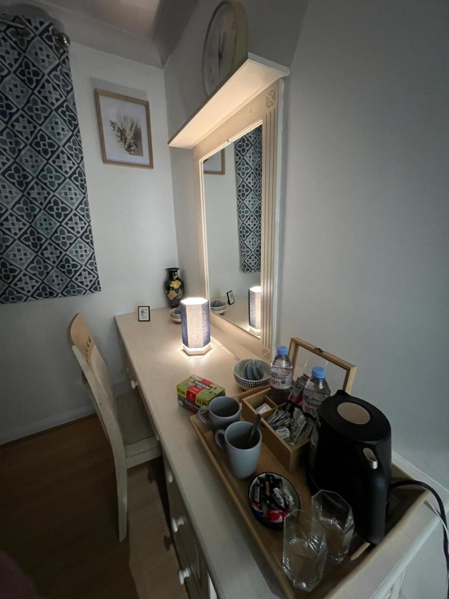 Double Room At The Bungalow With Shared Shower Room 凯特林 外观 照片