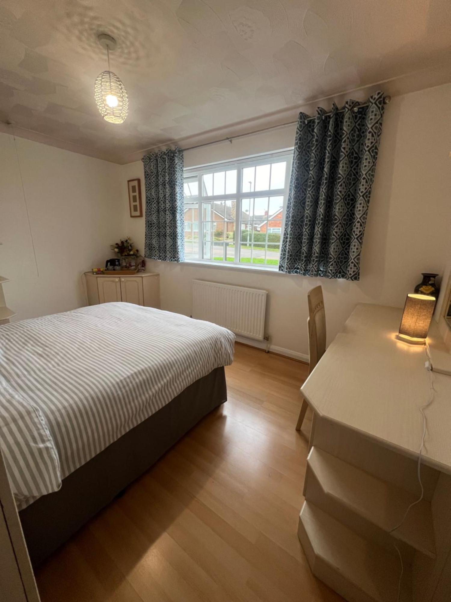 Double Room At The Bungalow With Shared Shower Room 凯特林 外观 照片