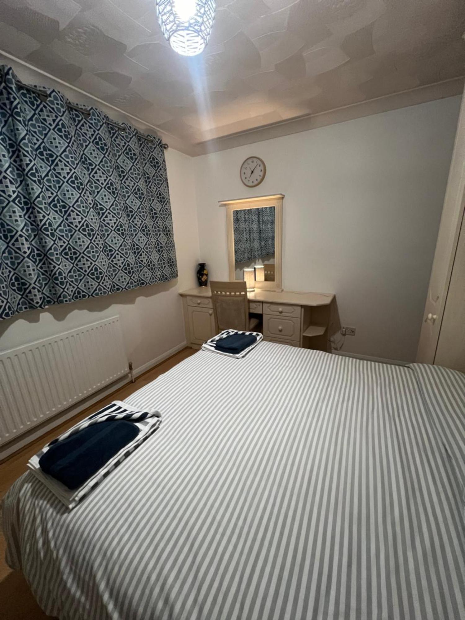 Double Room At The Bungalow With Shared Shower Room 凯特林 外观 照片