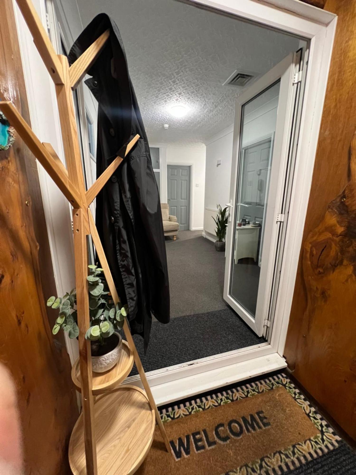 Double Room At The Bungalow With Shared Shower Room 凯特林 外观 照片